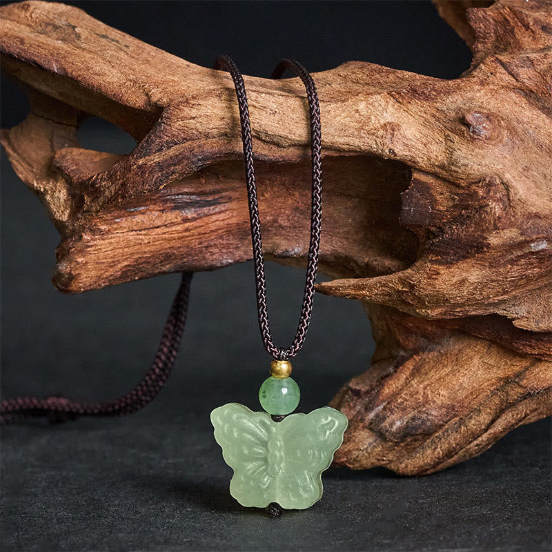 Buddha Stones Collana con ciondolo a forma di farfalla in giada Xiuyan, intagliato a mano. - image 1