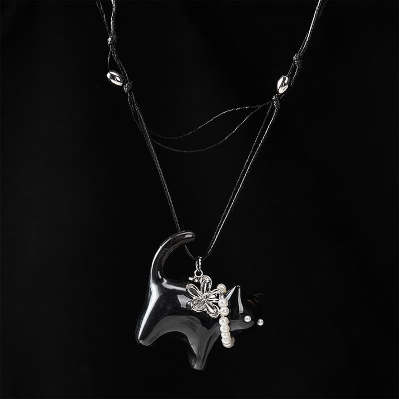 Buddha Stones Collana con ciondolo a forma di gatto nero e marrone in resina, fiore di perla e perlina, simbolo della pace. - image 10