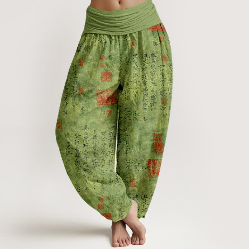 Buddha Stones Pantaloni harem da donna in cotone con motivo a sigillo rosso e calligrafia cinese, con elastico in vita. - Verde oliva - US16, UK/AU20, EU48 (3XL) - image 0