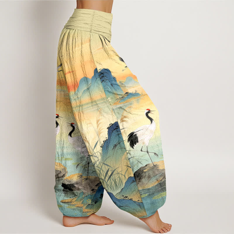 Buddha Stones Pantaloni harem da donna in cotone con motivo "Alba e gru di montagna" e vita elasticizzata. - image 1