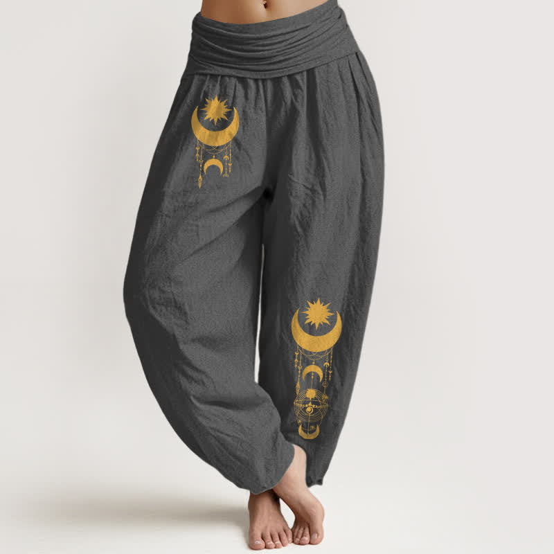 Buddha Stones Pantaloni harem da donna in puro cotone con motivo a mezzaluna dorata e stelle, con elastico in vita. - Grigio tenue - US16, UK/AU20, EU48 (3XL) - image 0