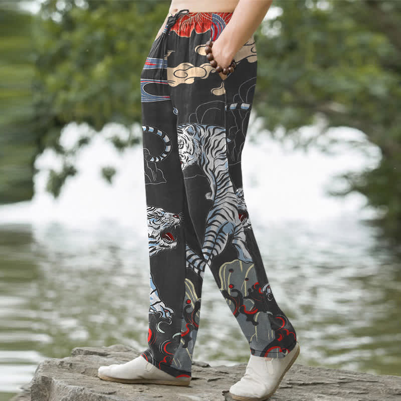 Buddha Stones Pantaloni da uomo affusolati in cotone bianco con fantasia "Tiger Cloud" e tasche. - image 1