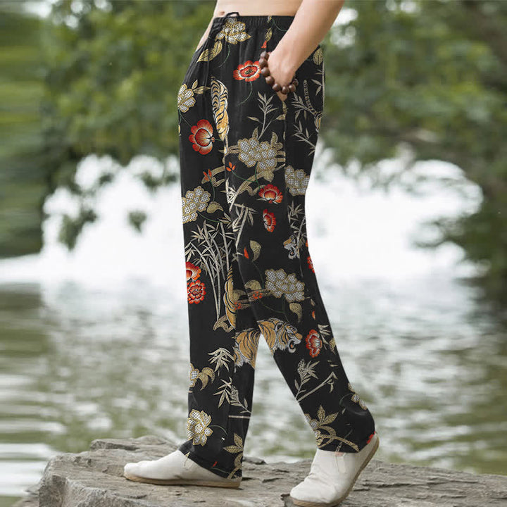 Buddha Stones Pantaloni affusolati da uomo in cotone con stampa floreale a tigre e bambù, con tasche. - image 1