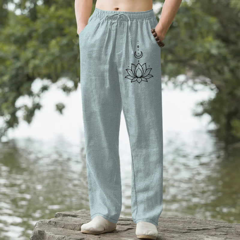 Buddha Stones Pantaloni da uomo affusolati in cotone con motivo loto e luna, con tasche. - Azzurro chiaro - US/UK/AU50, EU60 (5XL) - image 0