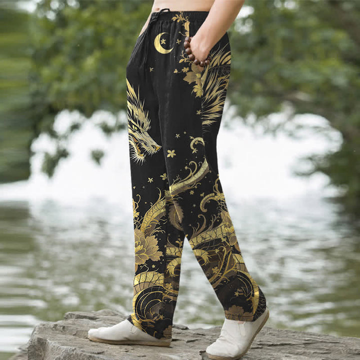 Buddha Stones Pantaloni da uomo affusolati in cotone con motivo drago dorato e nuvole, con tasche. - image 1
