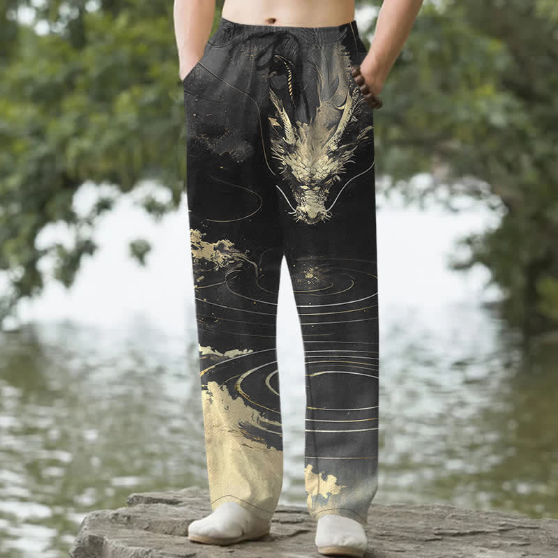 Buddha Stones Pantaloni da uomo affusolati in cotone con motivo a onde di drago dorato e tasche. - Nero - US/UK/AU50, EU60 (5XL) - image 4