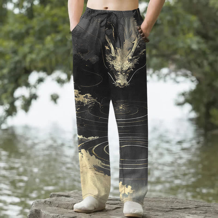 Buddha Stones Pantaloni da uomo affusolati in cotone con motivo a onde di drago dorato e tasche. - Nero - US/UK/AU50, EU60 (5XL) - image 4