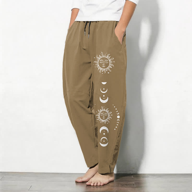 Buddha Stones Pantaloni da uomo affusolati in puro cotone con coulisse e tasche, con motivo a fasi lunari e sole. - image 8