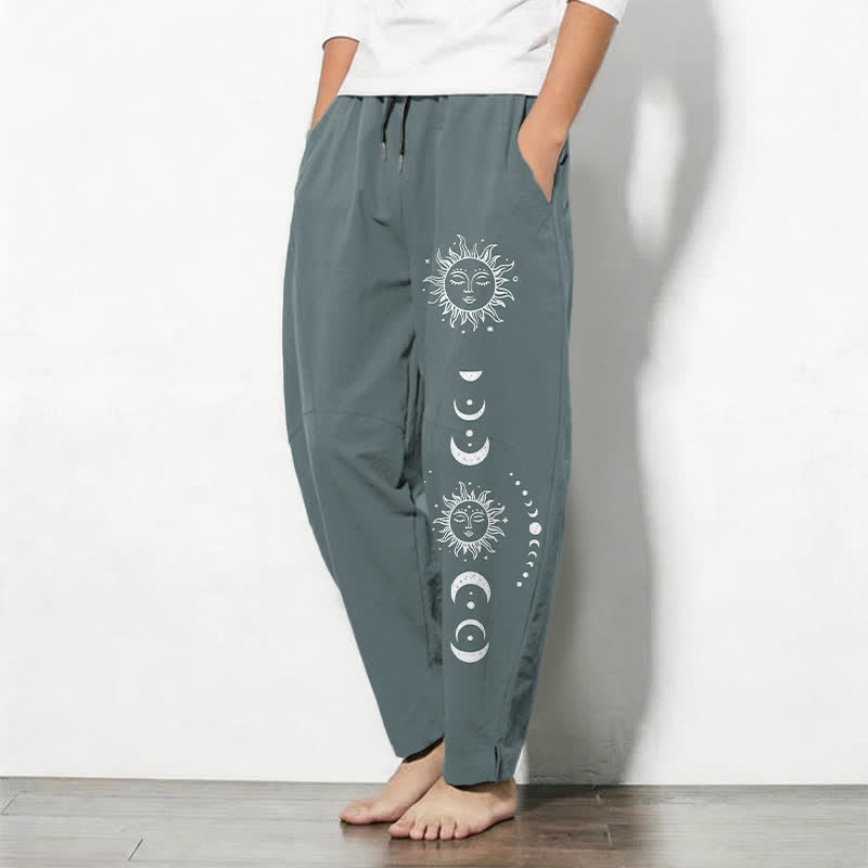 Buddha Stones Pantaloni da uomo affusolati in puro cotone con coulisse e tasche, con motivo a fasi lunari e sole. - image 12