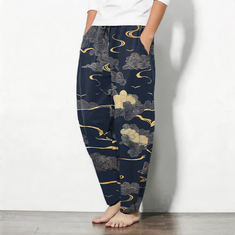 Buddha Stones Pantaloni da uomo affusolati in puro cotone con motivo a onde e nuvole dorate, con coulisse e tasche. - image 12