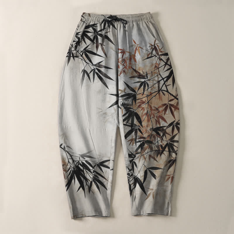 Buddha Stones Pantaloni da uomo affusolati con coulisse e tasche, in puro cotone, con stampa a foglie di bambù e motivo a inchiostro. - image 2