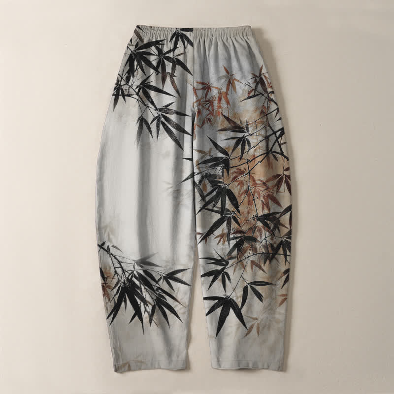 Buddha Stones Pantaloni da uomo affusolati con coulisse e tasche, in puro cotone, con stampa a foglie di bambù e motivo a inchiostro. - image 3