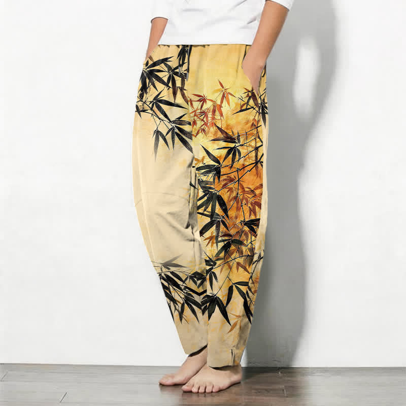 Buddha Stones Pantaloni da uomo affusolati con coulisse e tasche, in puro cotone, con stampa a foglie di bambù e motivo a inchiostro. - image 12