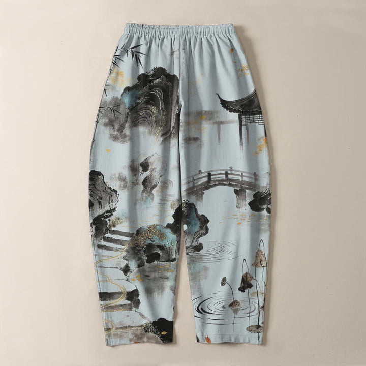 Buddha Stones Pantaloni da uomo affusolati con coulisse e tasche, in puro cotone, con stampa paesaggio e bambù. - image 10