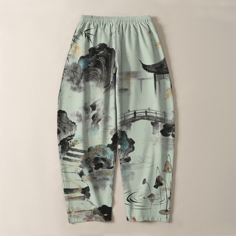 Buddha Stones Pantaloni da uomo affusolati con coulisse e tasche, in puro cotone, con stampa paesaggio e bambù. - image 14