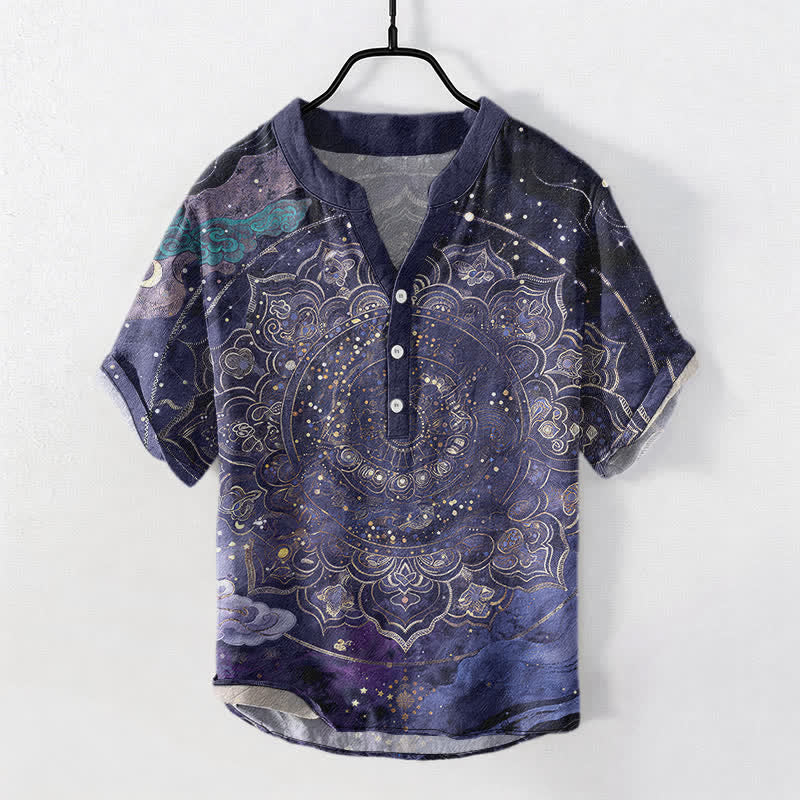 Buddha Stones Camicia da uomo a maniche corte con bottoni a metà, in cotone, con motivo mandala galattico dorato. - Blu scuro - US/UK/AU50, EU60 (5XL) - image 0