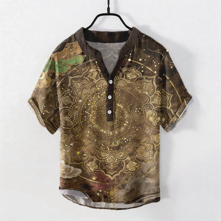 Buddha Stones Camicia da uomo a maniche corte con bottoni a metà, in cotone, con motivo mandala galattico dorato. - Verga d'oro scura - US/UK/AU50, EU60 (5XL) - image 7