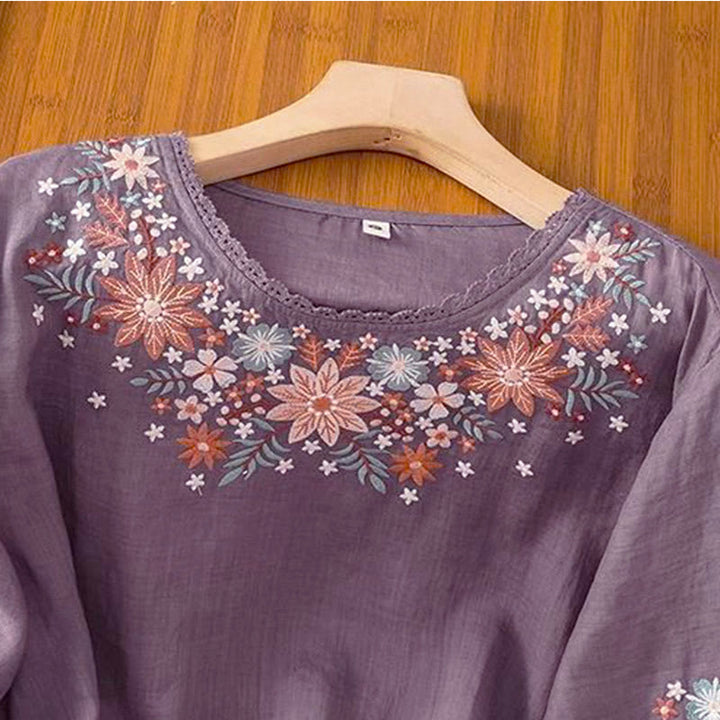 T-shirt da donna a girocollo con maniche a tre quarti e ricamo di fiori e foglie, con motivo Buddha Stones. - image 2
