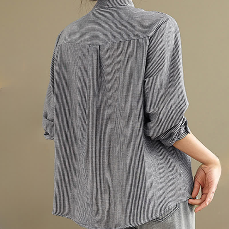 Buddha Stones Camicia da donna estiva casual a maniche lunghe con colletto alla coreana e taschino applicato, a righe, stile Tang. - image 3