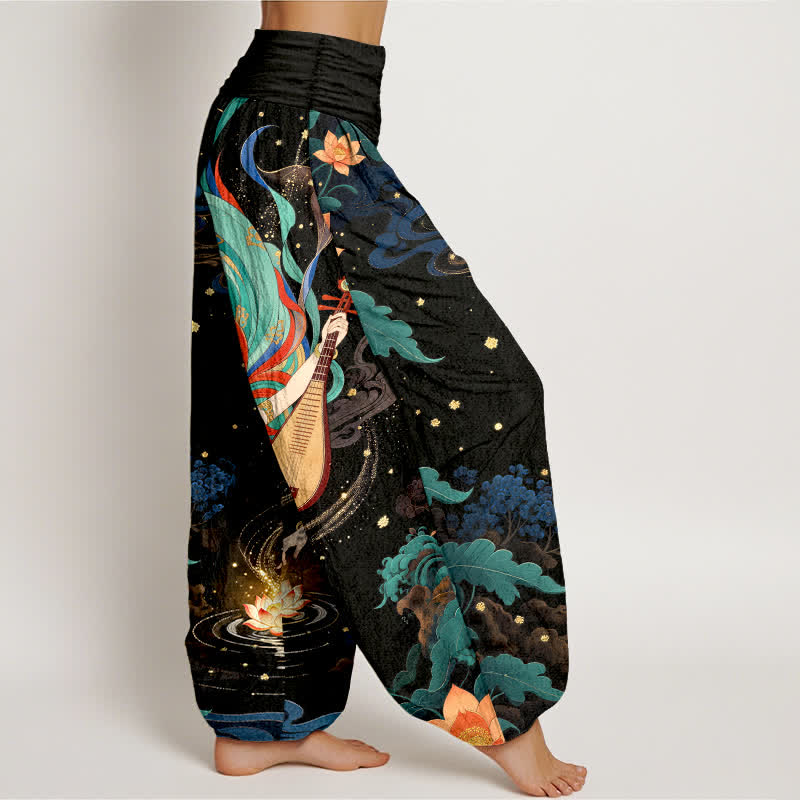 Buddha Stones Pantaloni harem da donna in cotone con motivo "Musicista Celeste e Loto" e vita elasticizzata. - image 1