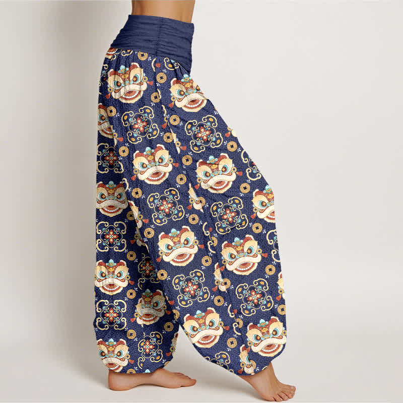 Buddha Stones Pantaloni harem da donna in cotone con motivo a maschera di leone tribale e elastico in vita. - image 6
