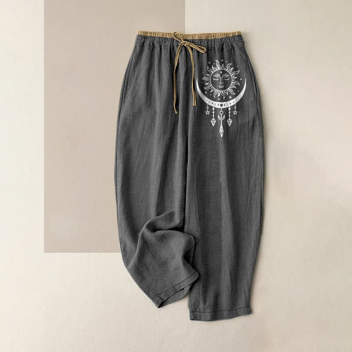 Buddha Stones Pantaloni da donna in puro cotone con elastico in vita e tasche, fantasia celeste sole e luna. - Grigio tenue - US16, UK/AU20, EU48 (3XL) - image 0