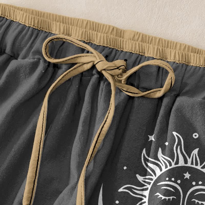 Buddha Stones Pantaloni da donna in puro cotone con elastico in vita e tasche, fantasia celeste sole e luna. - image 1