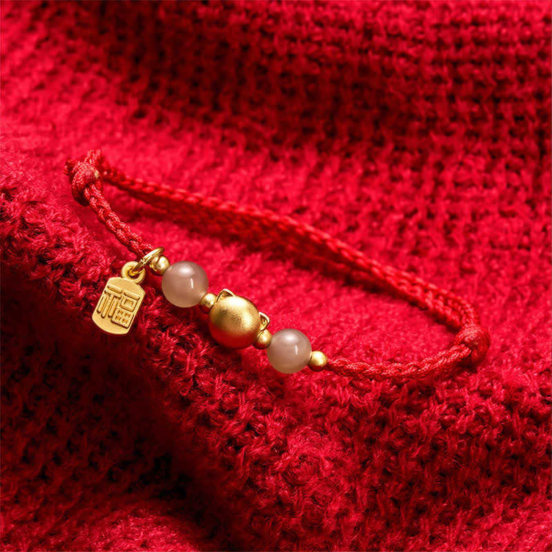Buddha Stones Braccialetto con ciondolo a forma di gatto in rame e cordino rosso, personaggio Hetian Jade Fu, in giada. - image 3
