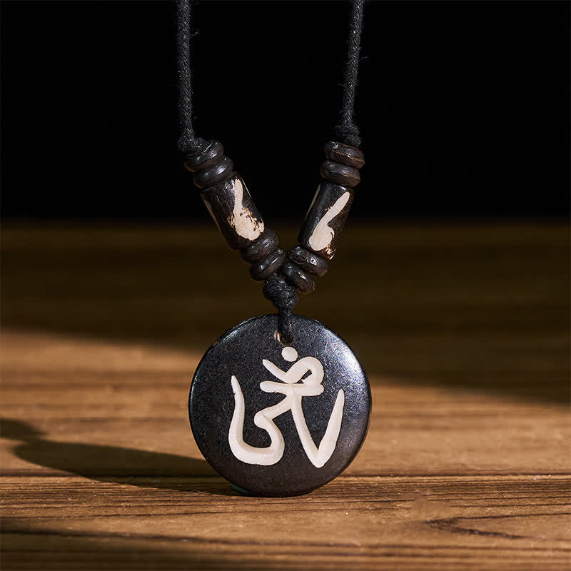 Buddha Stones Collana con ciondolo rotondo tibetano OM in perline d'osso. - image 1