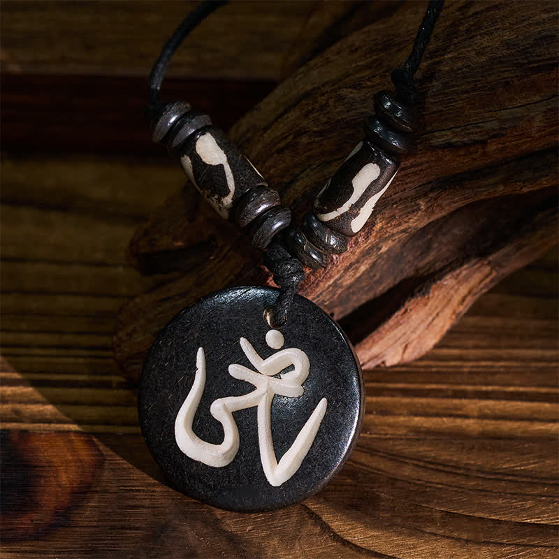 Buddha Stones Collana con ciondolo rotondo tibetano OM in perline d'osso. - image 4