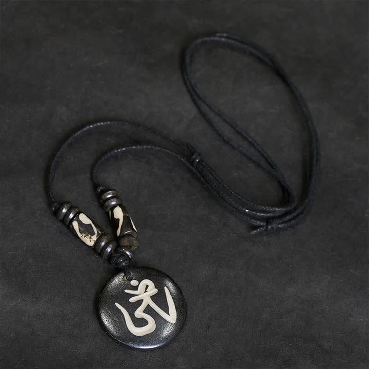 Buddha Stones Collana con ciondolo rotondo tibetano OM in perline d'osso. - image 2