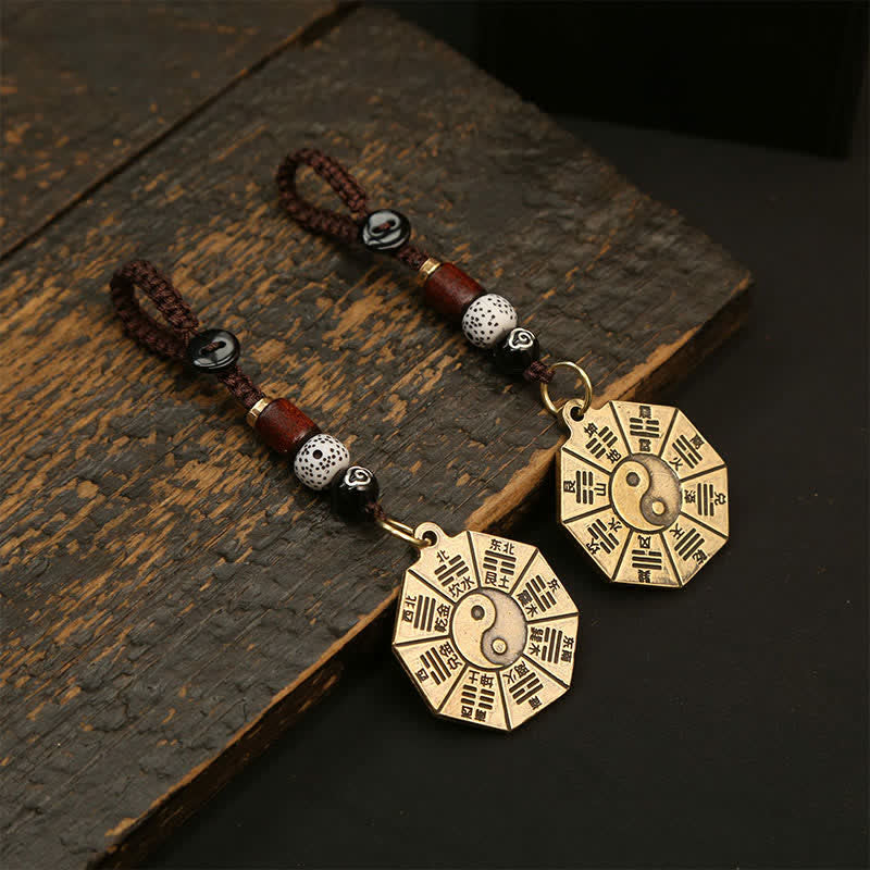 Buddha Stones Ciondolo vintage in ottone Bagua Pi Xiu con cinque monete imperiali, portachiavi di protezione Yin Yang - image 0