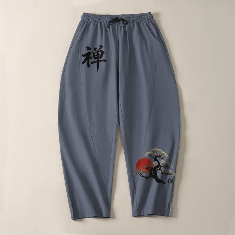 Buddha Stones Pantaloni da uomo affusolati in puro cotone con motivo zen bonsai tramonto e coulisse, con tasche. - image 2