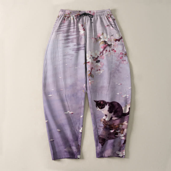 Buddha Stones Pantaloni da uomo affusolati con coulisse e tasche, in puro cotone, con motivo a gatti Sakura e riflessi sull'acqua. - image 13