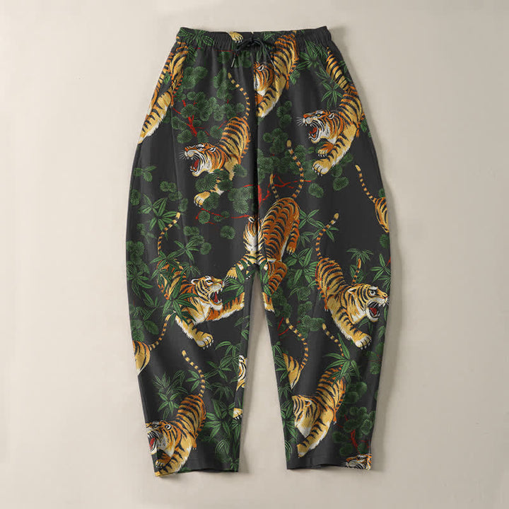 Buddha Stones Pantaloni da uomo affusolati con coulisse e tasche, in puro cotone, con stampa tigre e foglie di bambù. - image 2