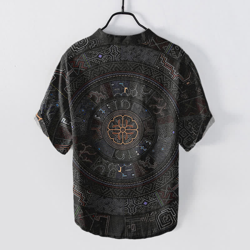 Buddha Stones Camicia da uomo a maniche corte con bottoni a mezzo bottone e motivo mandala tribale in cotone. - image 1