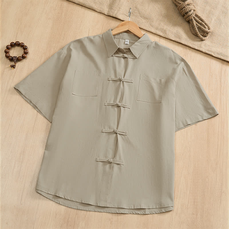 Buddha Stones Camicia da uomo estiva casual a maniche corte con bottoni a rana, tinta unita e tasche applicate, stile Tang. - Beige - US/UK/AU46, EU56 (5XL) - image 24
