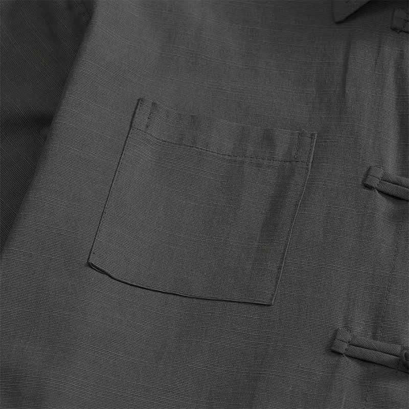 Buddha Stones Camicia da uomo estiva casual a maniche corte con bottoni a rana, tinta unita e tasche applicate, stile Tang. - image 6