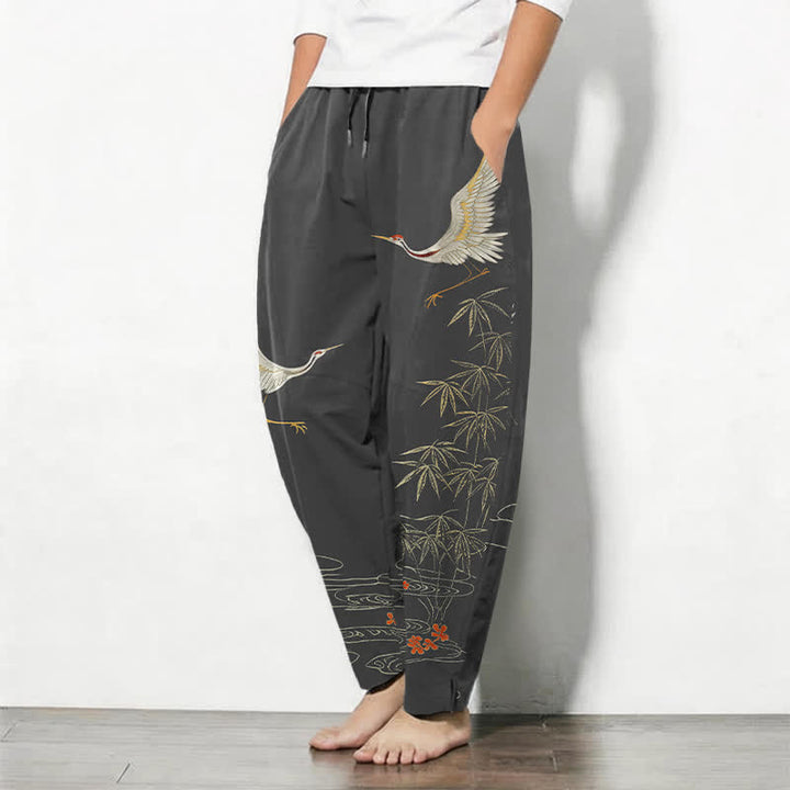 Buddha Stones Pantaloni da uomo affusolati con coulisse e tasche, in puro cotone, con motivo a onde di bambù e stampa gru. - image 1