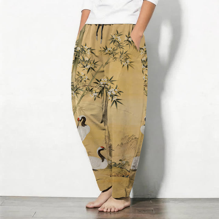 Buddha Stones Pantaloni da uomo affusolati con coulisse e tasche, in puro cotone, con motivo paesaggio di gru e bambù. - image 1