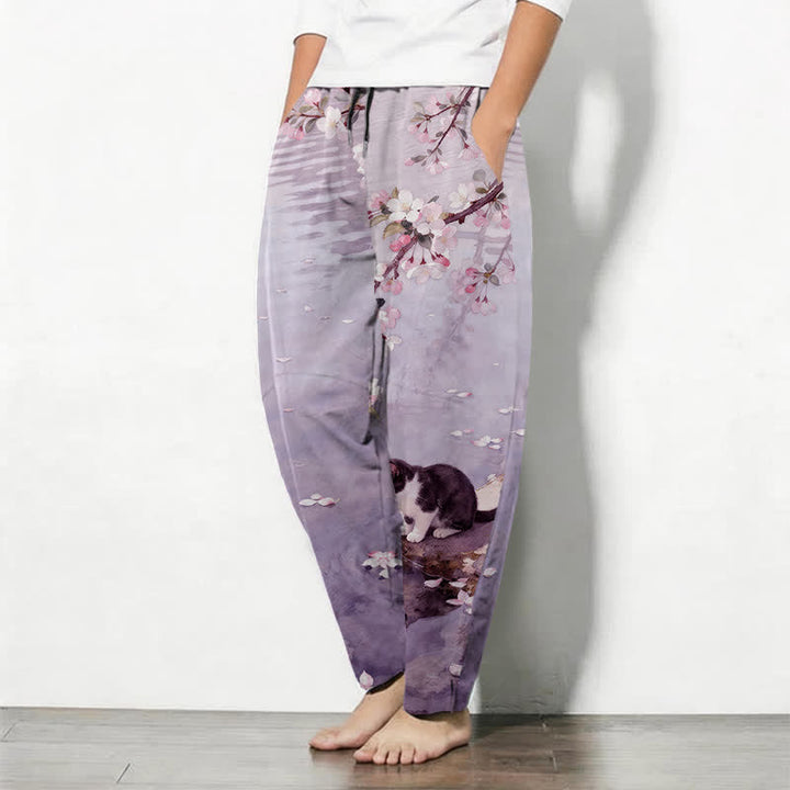 Buddha Stones Pantaloni da uomo affusolati con coulisse e tasche, in puro cotone, con motivo a gatti Sakura e riflessi sull'acqua. - image 12