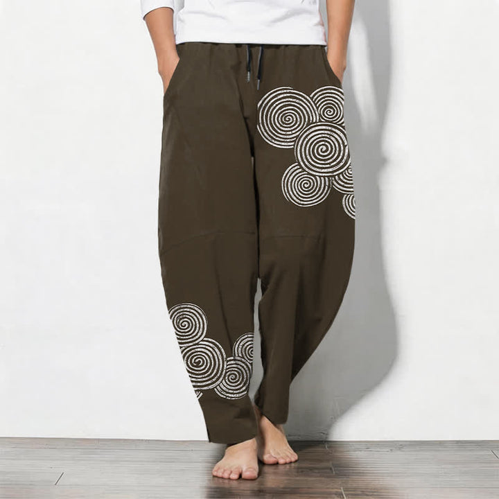 Buddha Stones Pantaloni da uomo affusolati in puro cotone con coulisse e motivo a spirale concentrica, dotati di tasche. - Marrone sella - US/UK/AU50, EU60 (5XL) - image 7