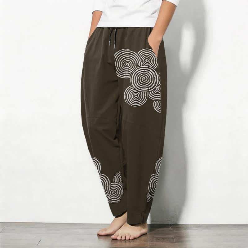 Buddha Stones Pantaloni da uomo affusolati in puro cotone con coulisse e motivo a spirale concentrica, dotati di tasche. - image 8