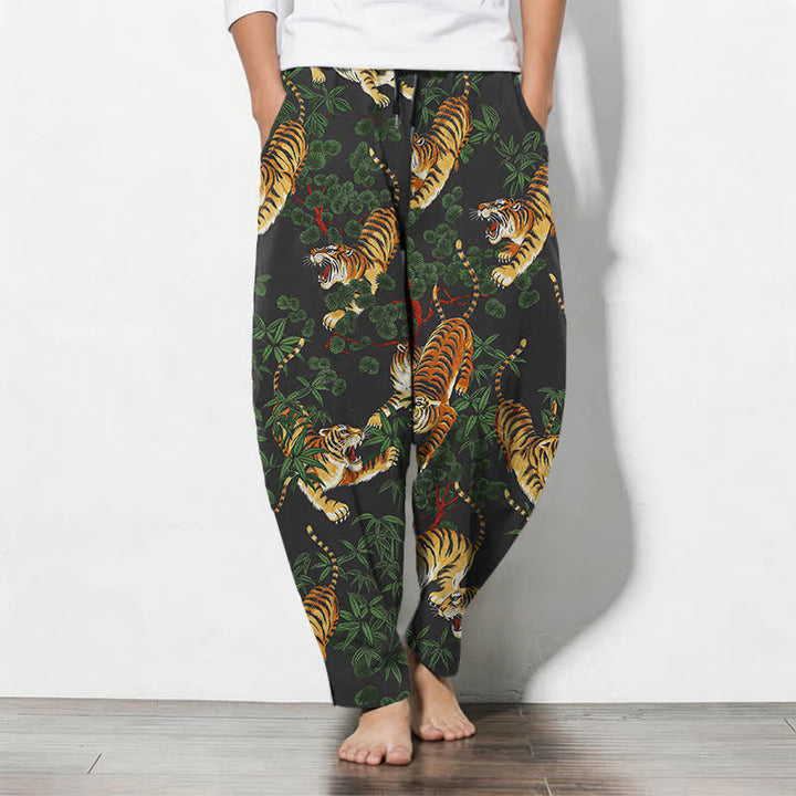 Buddha Stones Pantaloni da uomo affusolati con coulisse e tasche, in puro cotone, con stampa tigre e foglie di bambù. - Nero - US/UK/AU50, EU60 (5XL) - image 0