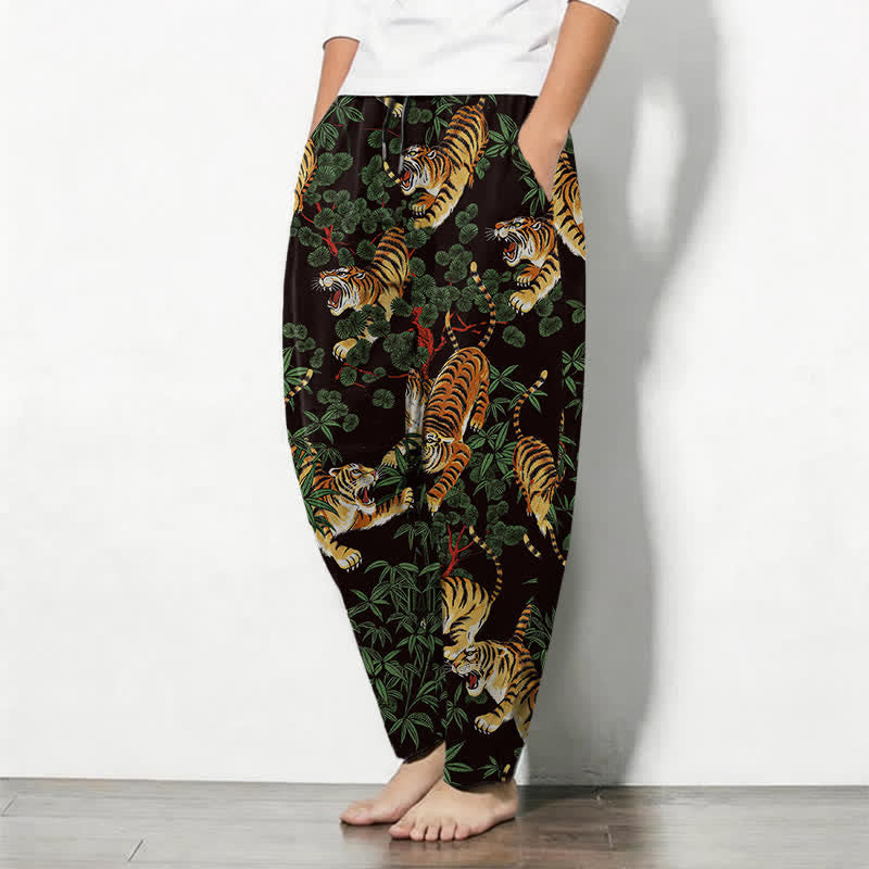 Buddha Stones Pantaloni da uomo affusolati con coulisse e tasche, in puro cotone, con stampa tigre e foglie di bambù. - image 8