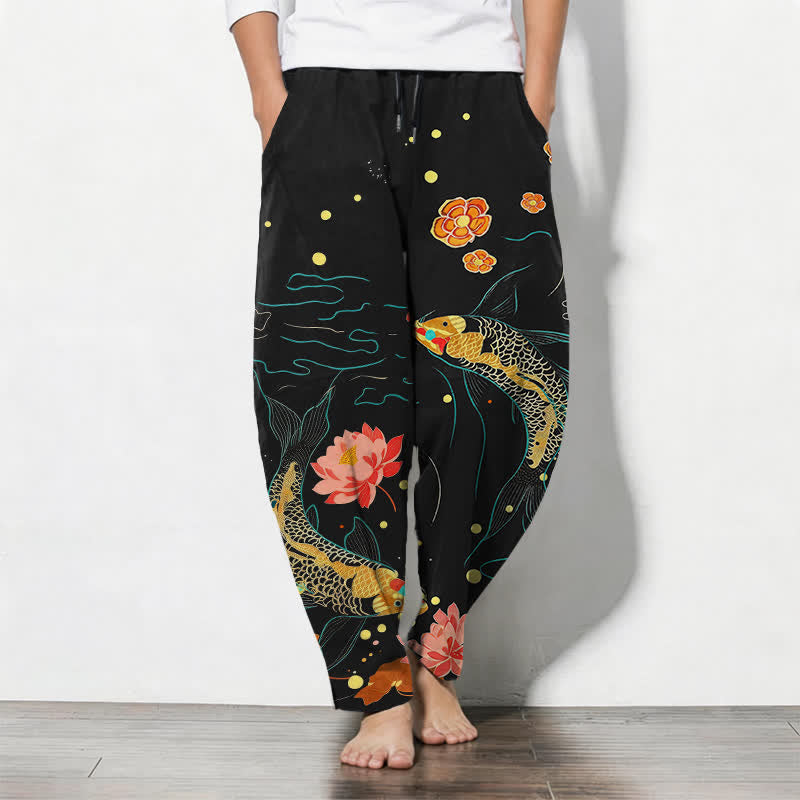 Buddha Stones Pantaloni da uomo affusolati con coulisse e tasche, in puro cotone, con motivo a onde di loto e koi dorati. - Nero - US/UK/AU50, EU60 (5XL) - image 0
