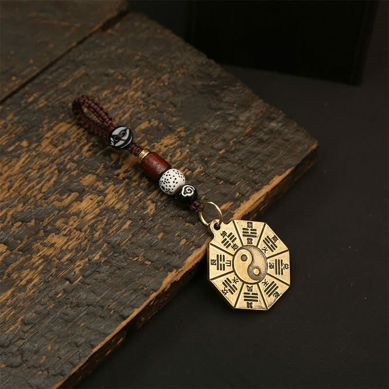 Buddha Stones Ciondolo vintage in ottone Bagua Pi Xiu con cinque monete imperiali, portachiavi di protezione Yin Yang - Targa di Bagua - image 1