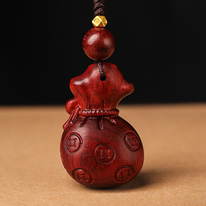 Buddha Stones Portachiavi con sacchetto portafortuna in legno di sandalo rosso, con simboli Om Mani, Padme Hum, saggezza e fortuna. - image 3