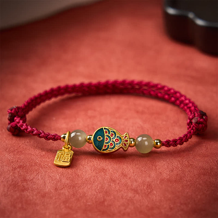 Buddha Stones Braccialetto protettivo con perline di giada e cordino protettivo a forma di pesce koi, intrecciato a mano, con personaggio Fu. - image 1