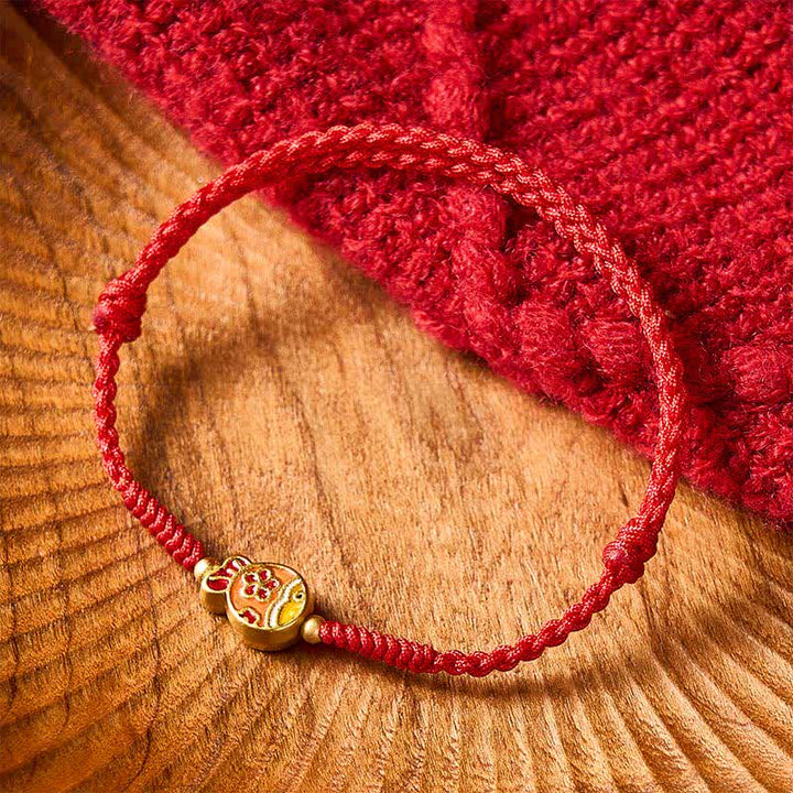 Buddha Stones Braccialetto portafortuna con fiori e pesci koi intrecciati a mano e corda rossa - image 2